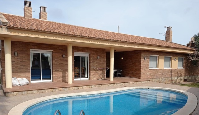 4 bedroom accommodation in Montroig