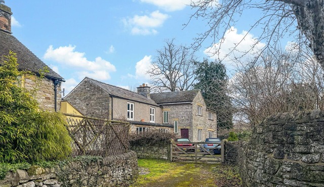 4 bedroom accommodation in Ashford-in-the-Water, near Bakewell