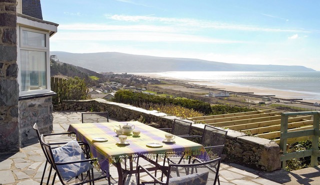 4 bedroom accommodation in Llanaber, near Barmouth