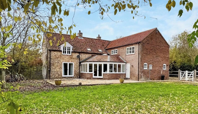 4 bedroom accommodation in Eastmoor