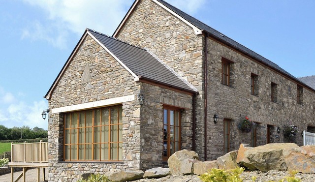 4 bedroom accommodation in Mydroilyn, near Aberaeron