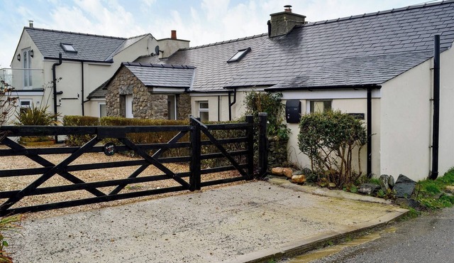 4 bedroom accommodation in Llanfaethlu, near Holyhead