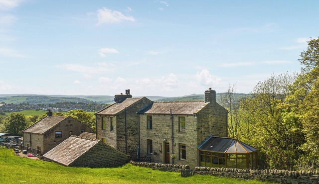 4 bedroom accommodation in Hainworth, near Keighley