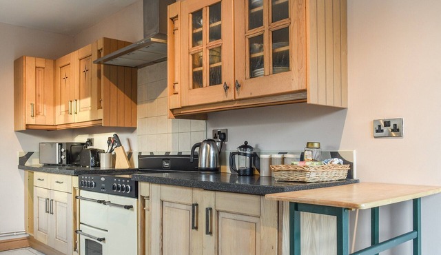 4 bedroom accommodation in Kidwelly