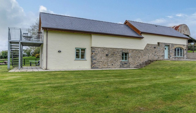 4 bedroom accommodation in Cross Inn, near New Quay