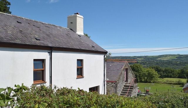 4 bedroom accommodation in Ponthenri, near Llanelli