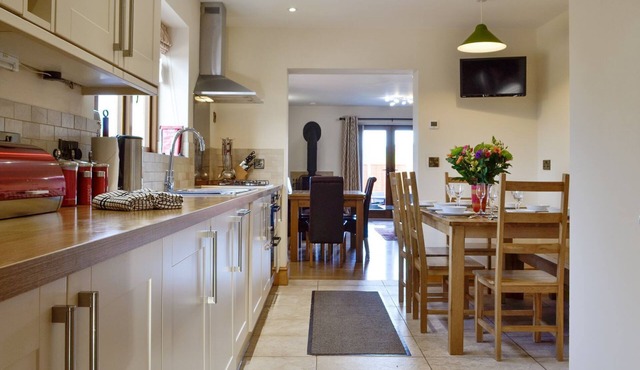 4 bedroom accommodation in Wonastow, near Monmouth