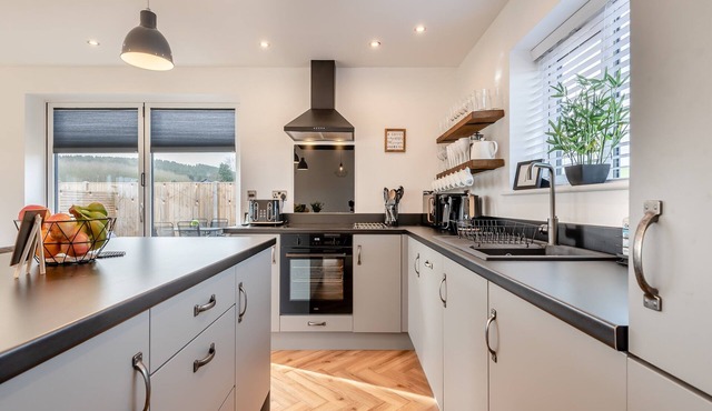 4 bedroom accommodation in Pleasley Vale, near Mansfield