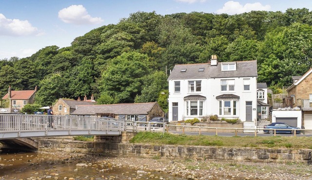 4 bedroom accommodation in Sandsend