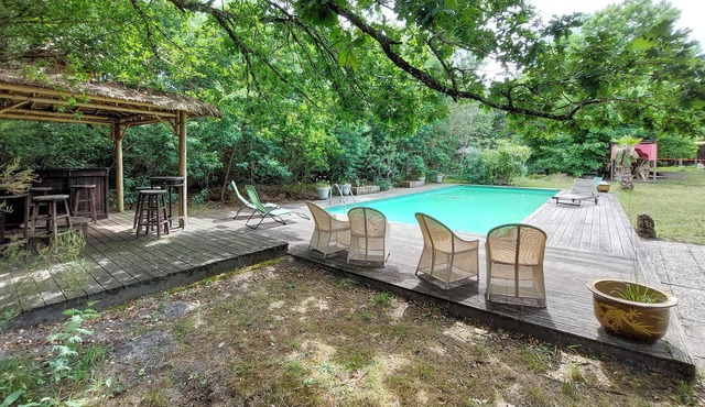 4 bedroom accommodation in Mérignac