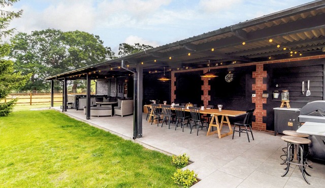 4 bedroom accommodation in Barnham