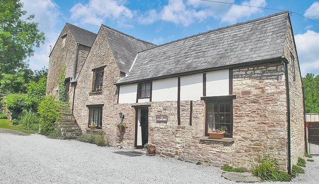 4 bedroom accommodation in Blakeney