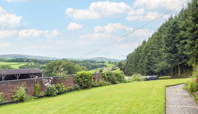 4 bedroom accommodation in Llandinam, near Llanidloes