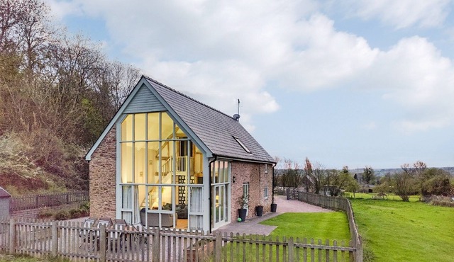 4 bedroom accommodation in Prior’s Frome, near Hereford