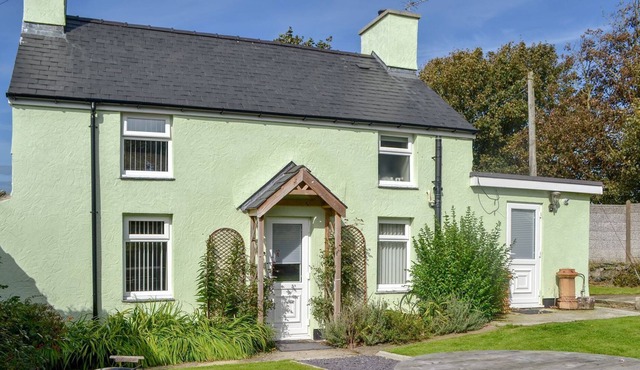 4 bedroom accommodation in near Holyhead, Isle of Anglesey