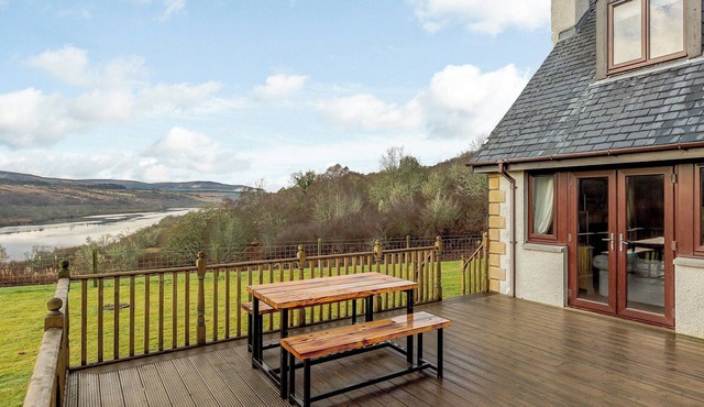 4 bedroom accommodation in Linside