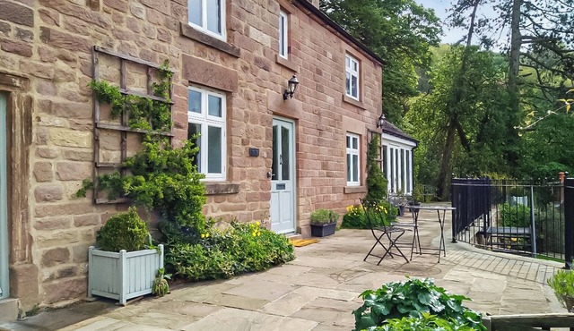 4 bedroom accommodation in Bolehill, Matlock
