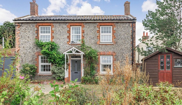 4 bedroom accommodation in Bacton, Norwich