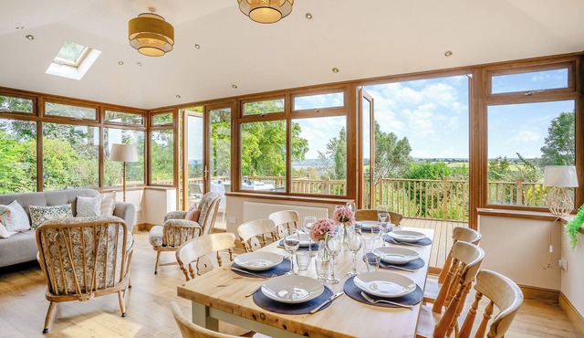 4 bedroom accommodation in Swansea