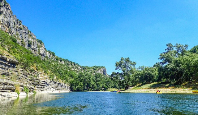 4 bedroom accommodation in Aiguèze
