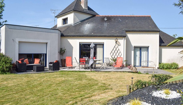 4 bedroom accommodation in Hillion