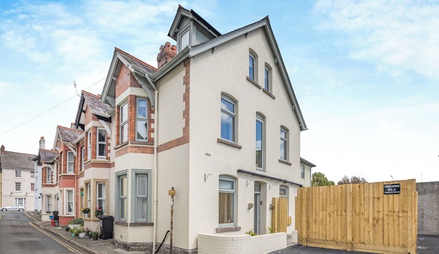 4 bedroom accommodation in Brecon