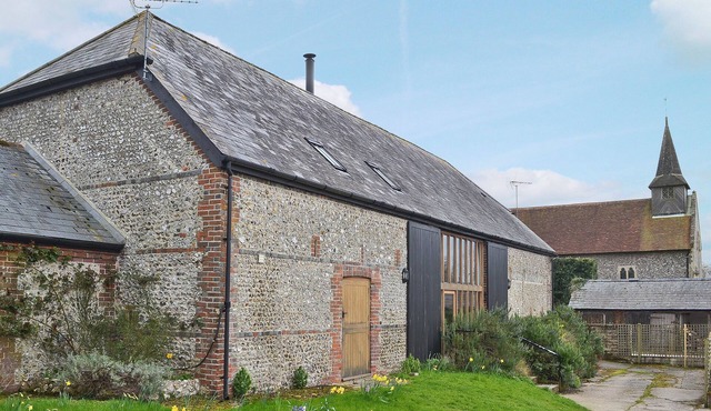 4 bedroom accommodation in Compton, near Chichester