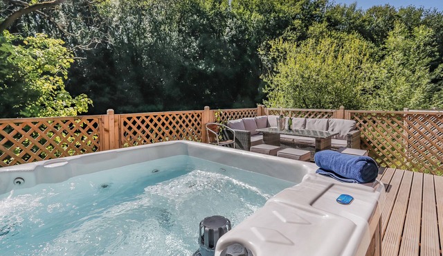 4 bedroom accommodation in Elland