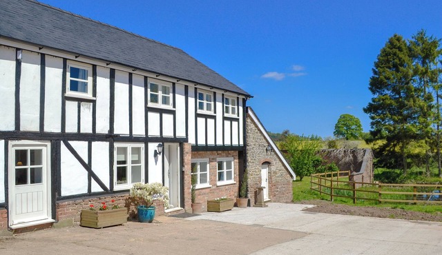 4 bedroom accommodation in Ashperton, near Ledbury