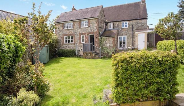 4 bedroom accommodation in Niton