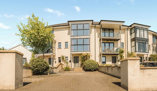 4 bedroom accommodation in Pennar