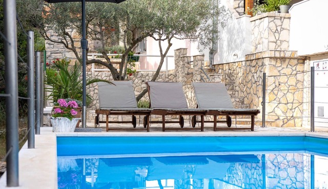 4 bedroom accommodation in Rukavac
