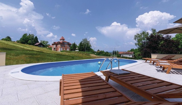 4 bedroom accommodation in Starjak