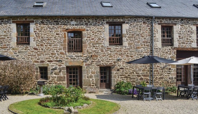 4 bedroom accommodation in Taden