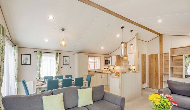 4 bedroom accommodation in Bala,