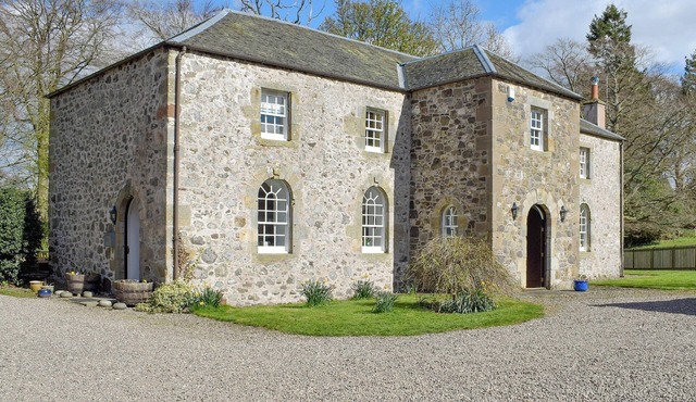 4 bedroom accommodation in Pitcairlie, near St Andrews