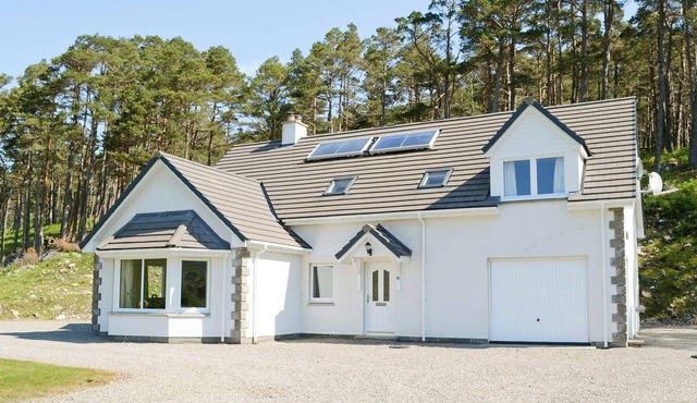 4 bedroom accommodation in Glen Cassley, near Lairg