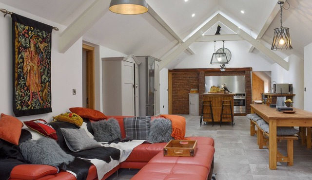 4 bedroom accommodation in Mold