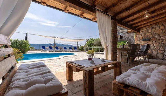4 bedroom accommodation in Brsec