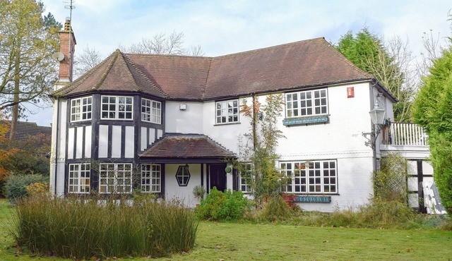 4 bedroom accommodation in Leek