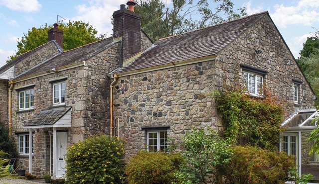 4 bedroom accommodation in Par