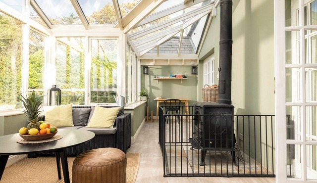 4 bedroom accommodation in Tiptoe, near Lymington