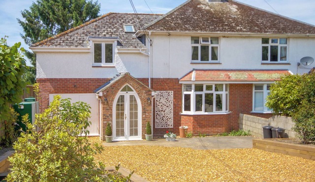 4 bedroom accommodation in Woodgreen, near Fordingbridge