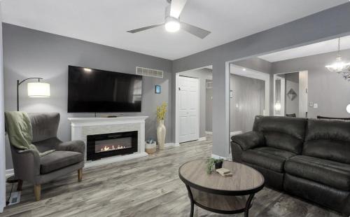 4-Bedroom ALL King Beds Near mall Family friendly