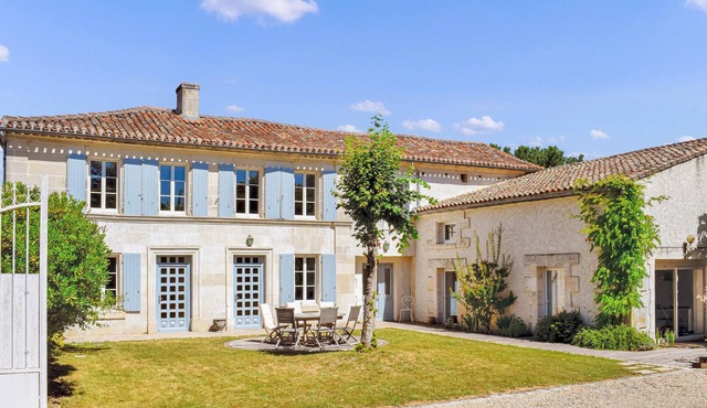 4 bedroom amazing home in Champmillon