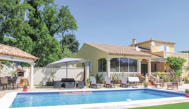 4 bedroom amazing home in Les Angles