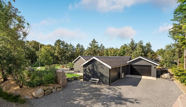 4 bedroom amazing home in Hurup Thy