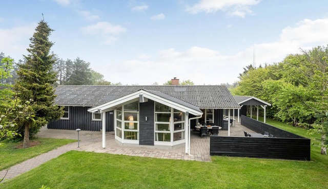 4 bedroom amazing home in Hjørring