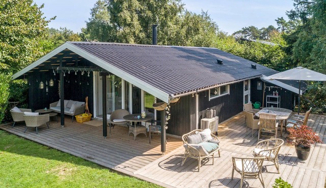 4 bedroom amazing home in Idestrup