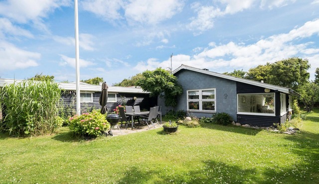 4 bedroom amazing home in Martofte